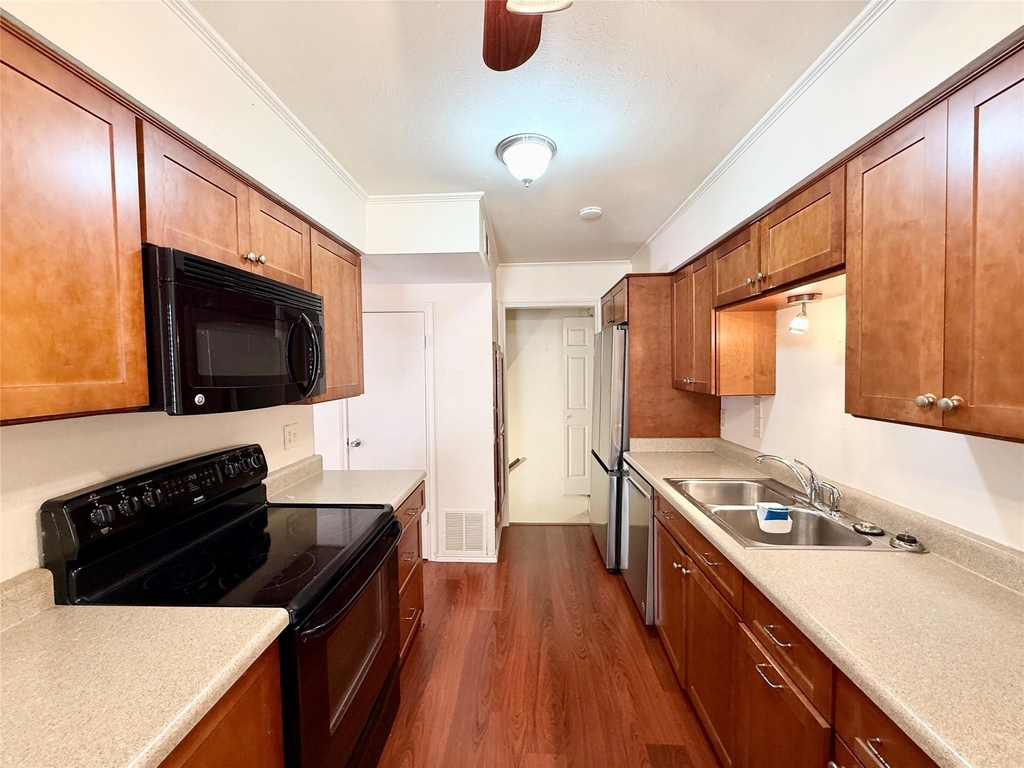 2612 Custer Parkway - Photo 3