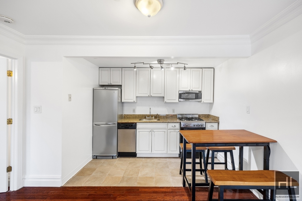 49-07 43 Avenue - Photo 4