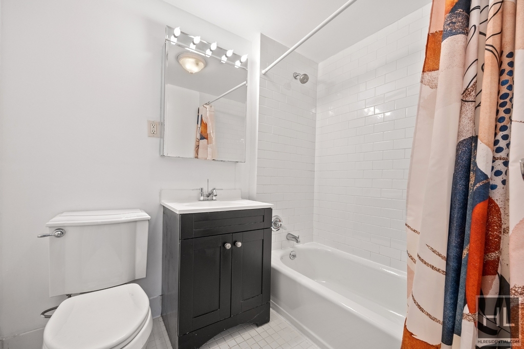49-07 43 Avenue - Photo 11