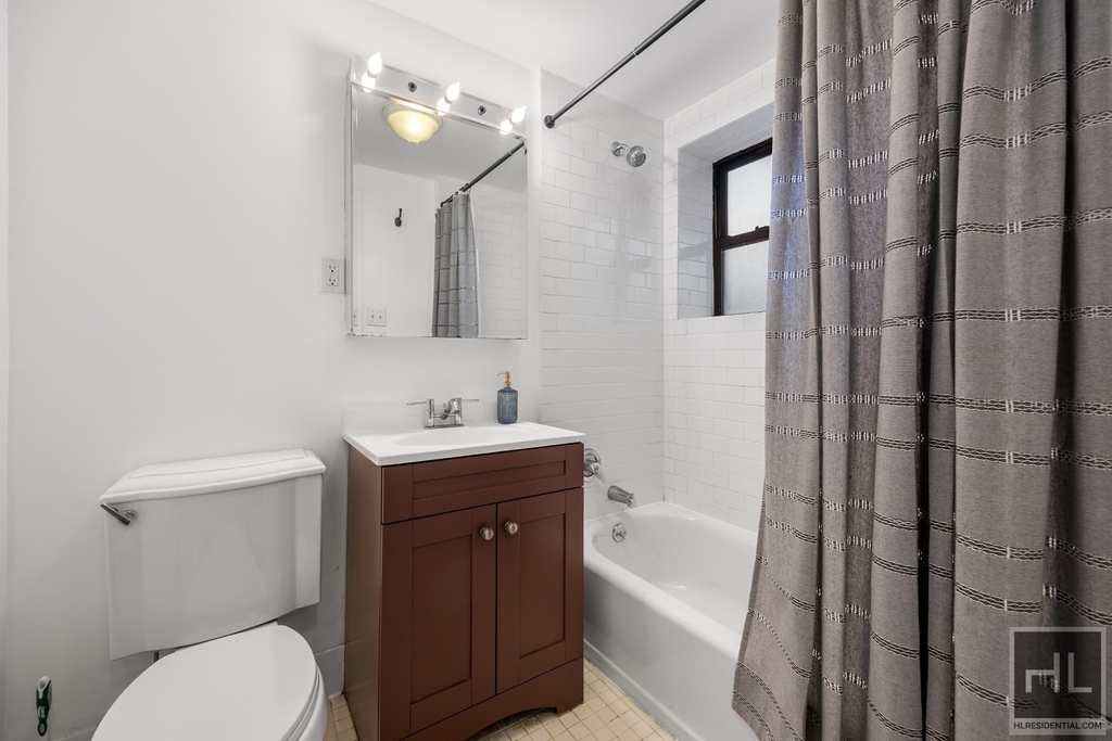 49-07 43 Avenue - Photo 8