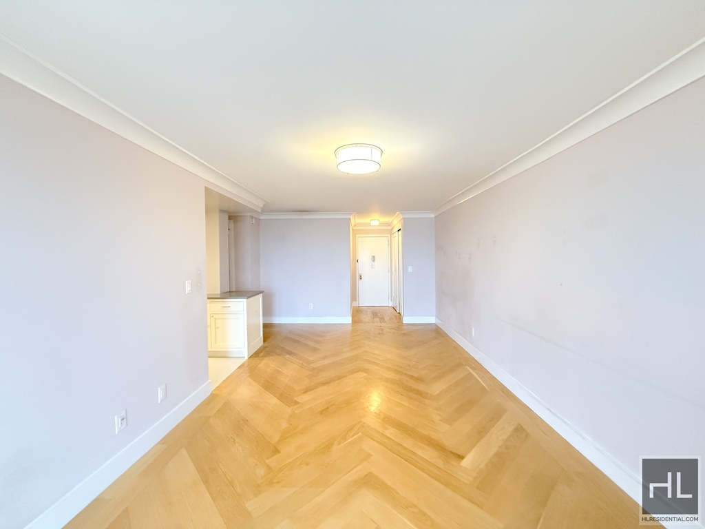 West 93 Street - Photo 5