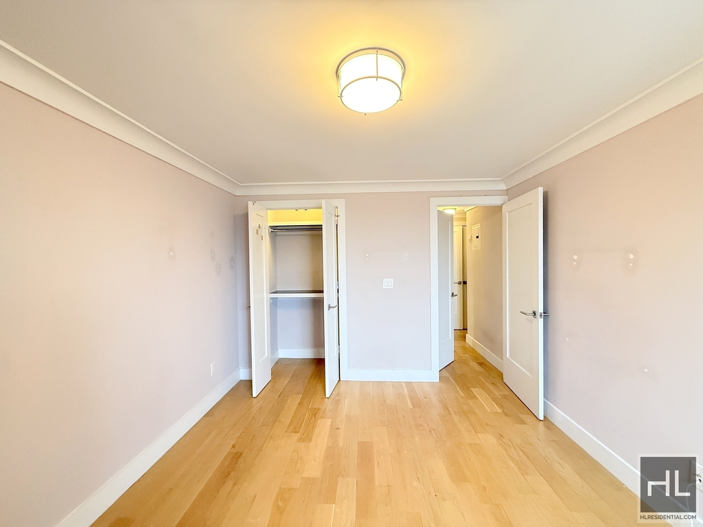 West 93 Street - Photo 10