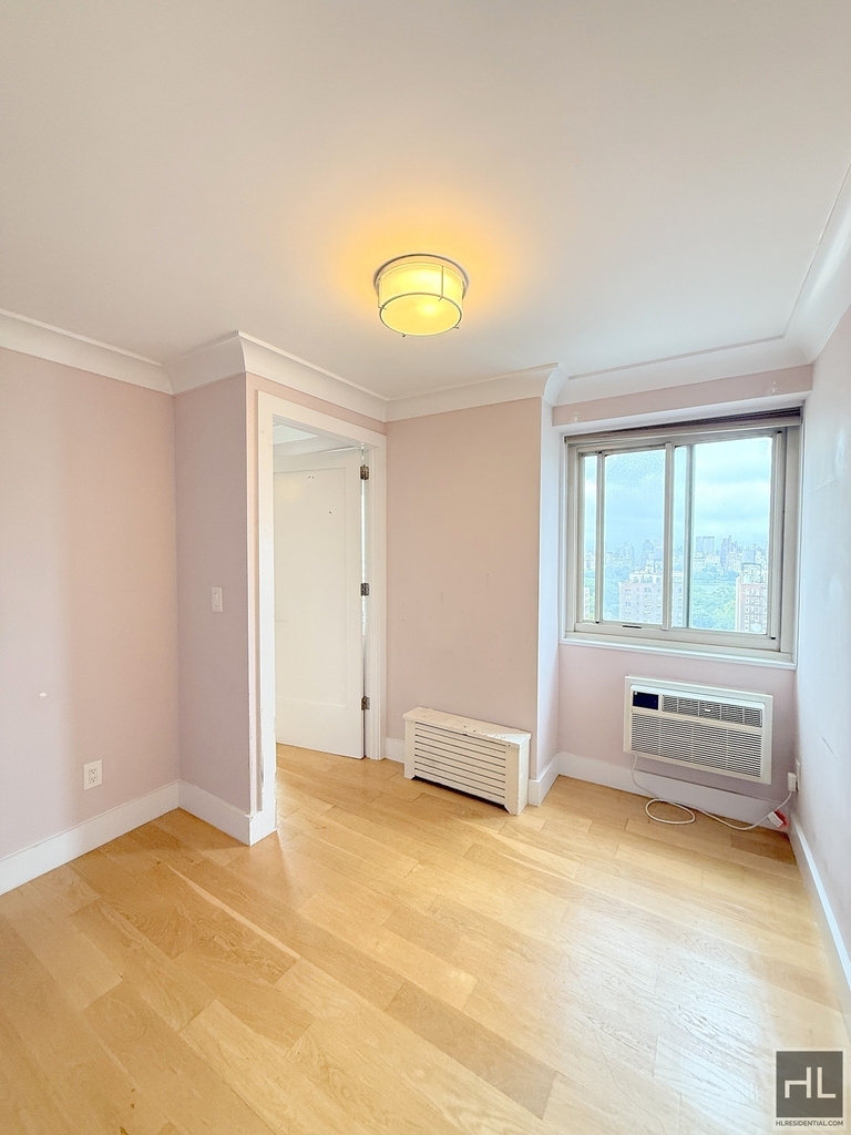 West 93 Street - Photo 4