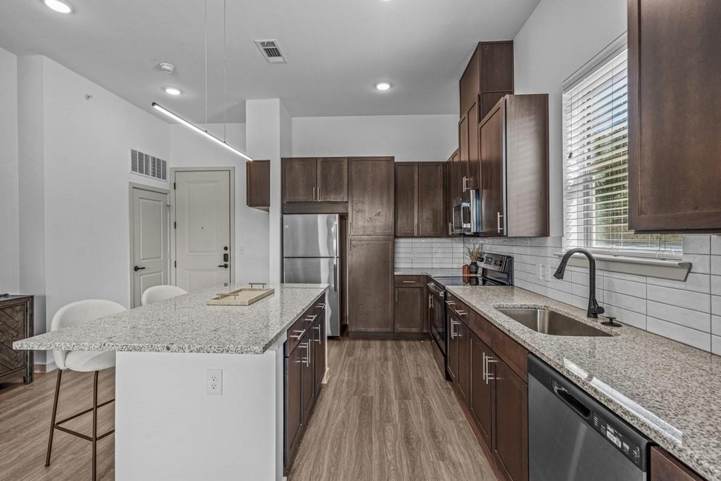 3120 E Park Row Drive - Photo 1