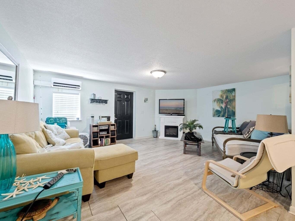211 Orange Avenue - Photo 2