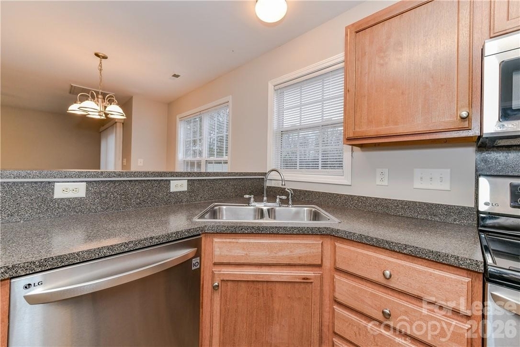 1002 Hannah Place - Photo 15