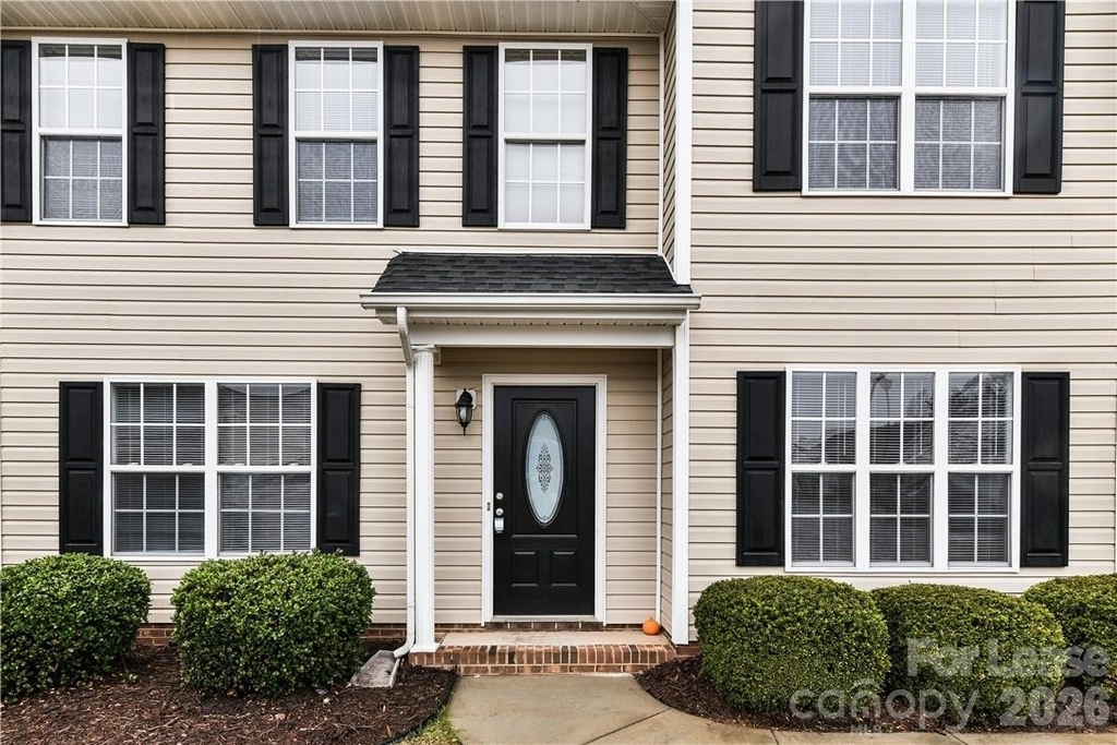 1002 Hannah Place - Photo 2