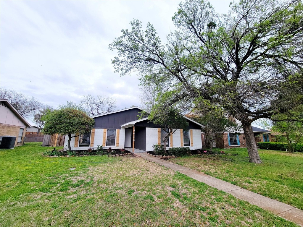 4636 Gleneagle Street - Photo 1
