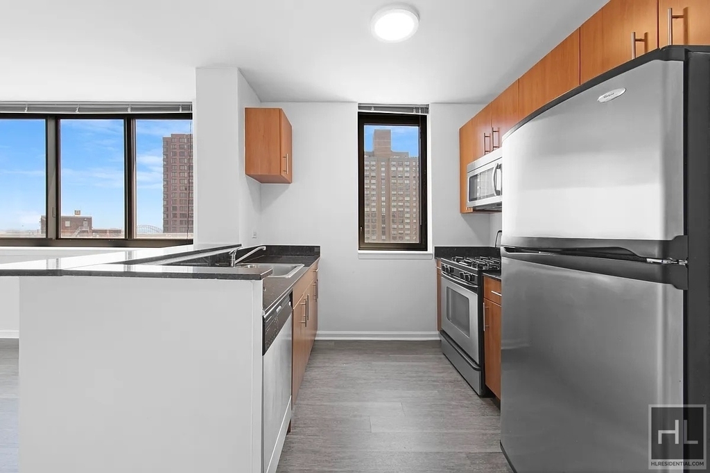 East 92nd Street - Photo 2