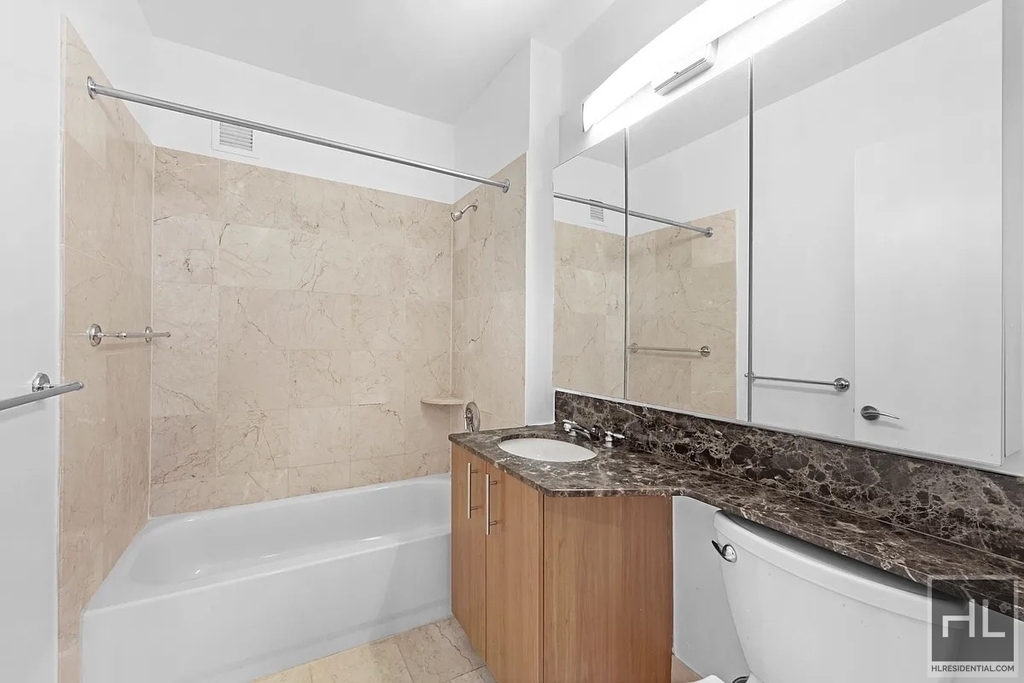 East 92nd Street - Photo 4