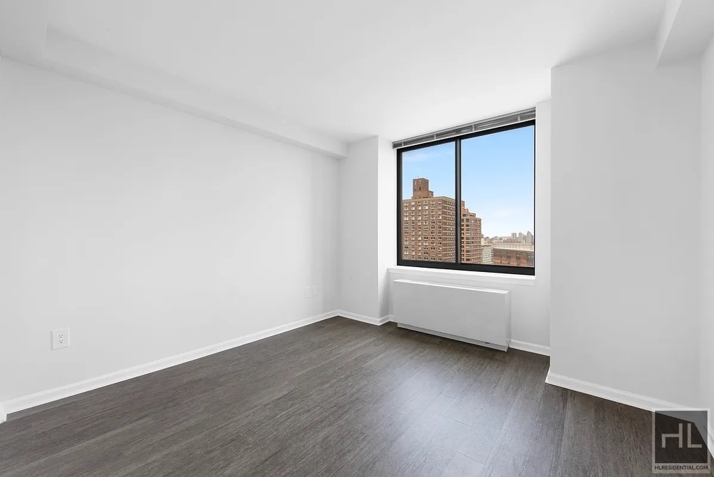 East 92nd Street - Photo 3