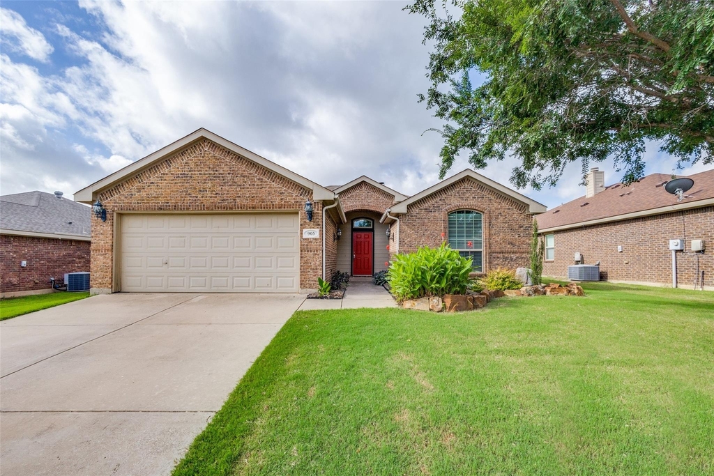905 Meadowedge Lane - Photo 0