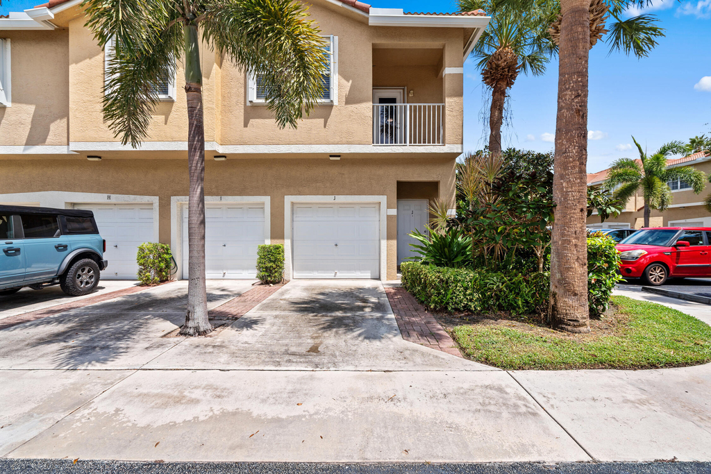 112 Lighthouse Circle - Photo 1