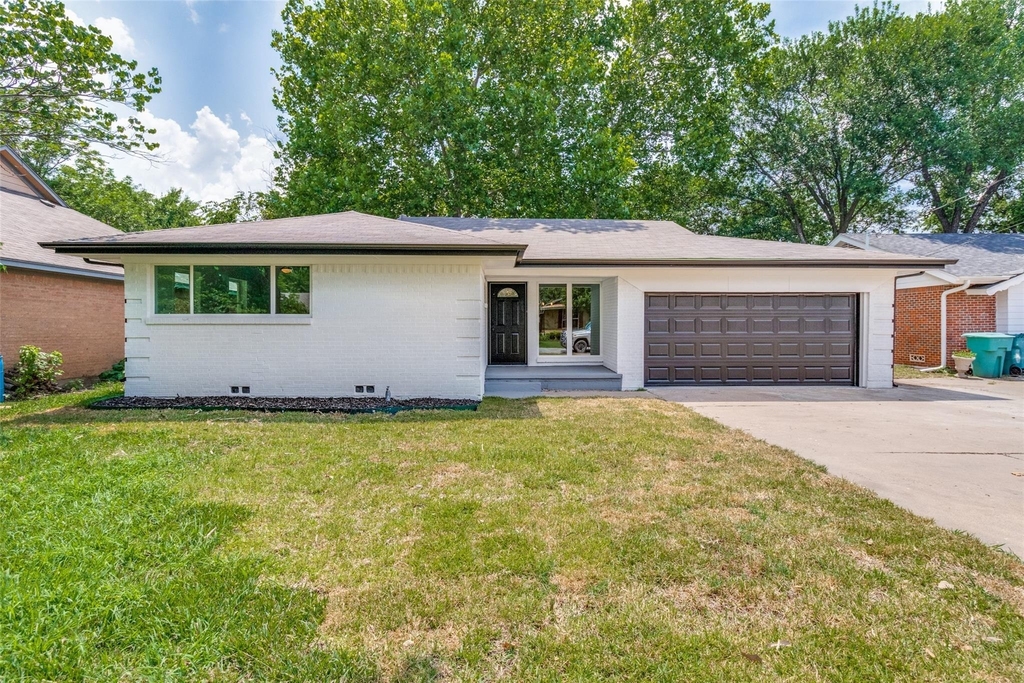 1208 N Grant Drive - Photo 0