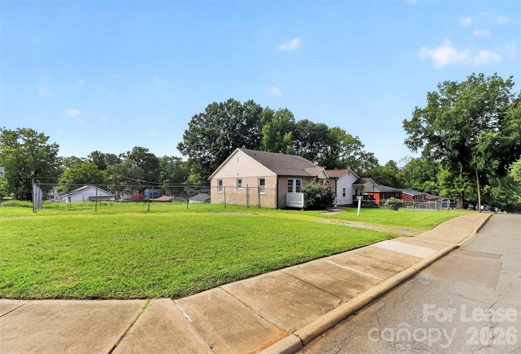 305 Lander Street - Photo 2