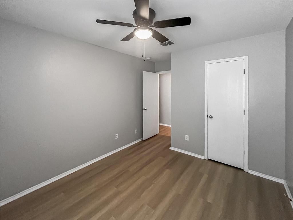 2325 Kingsway Drive - Photo 5