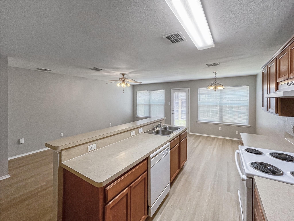 2325 Kingsway Drive - Photo 3