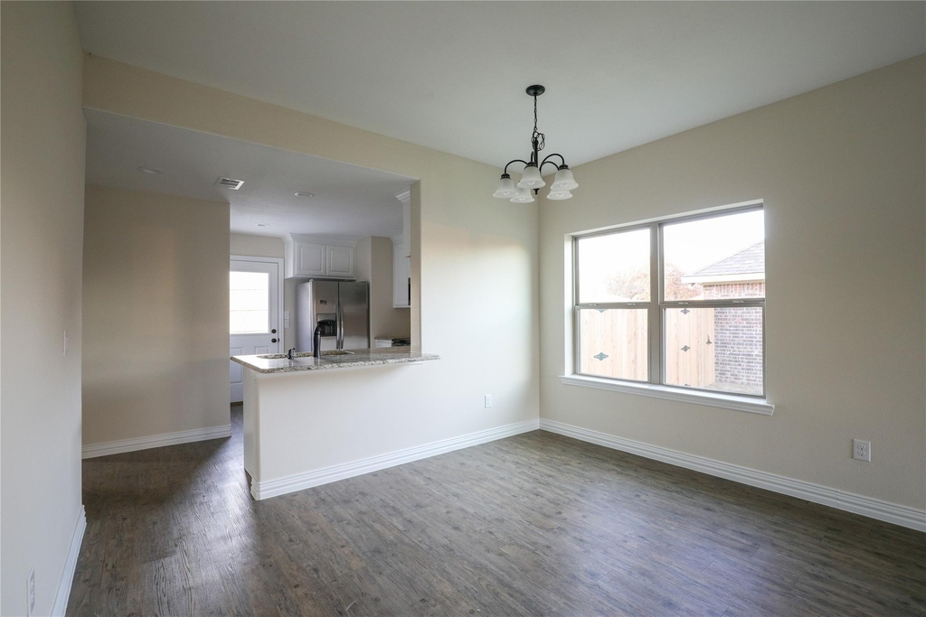 901 N Barrett Avenue - Photo 2