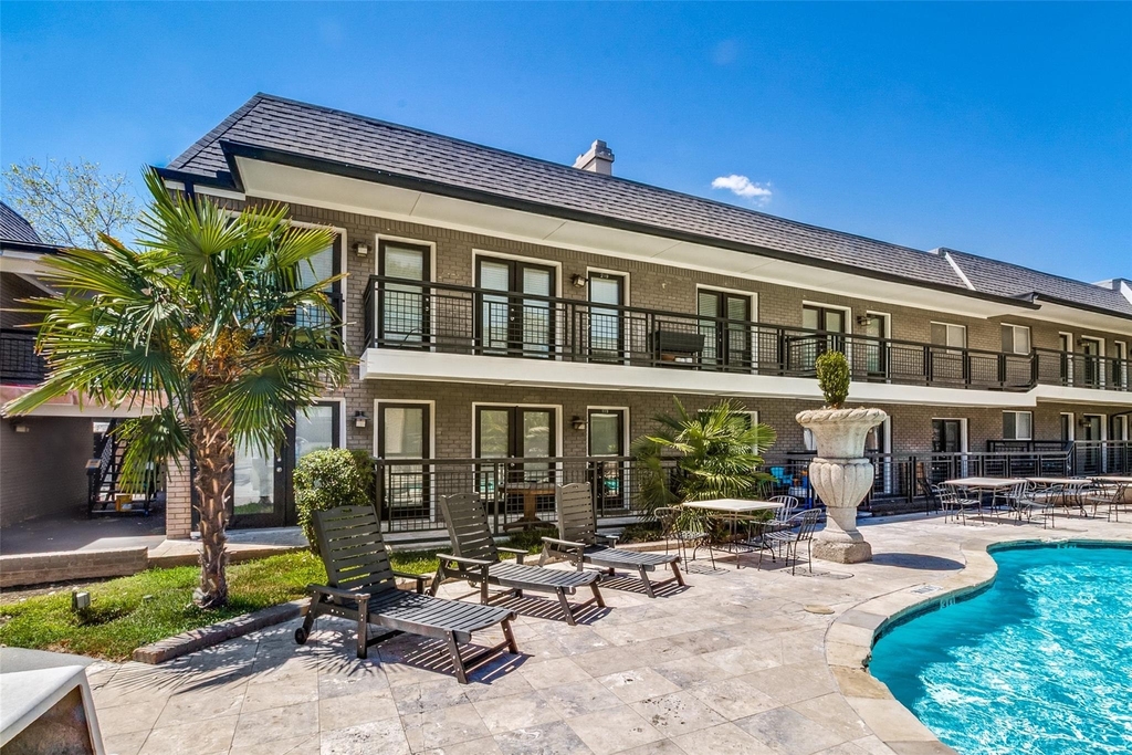 7730 Meadow Park Drive - Photo 3