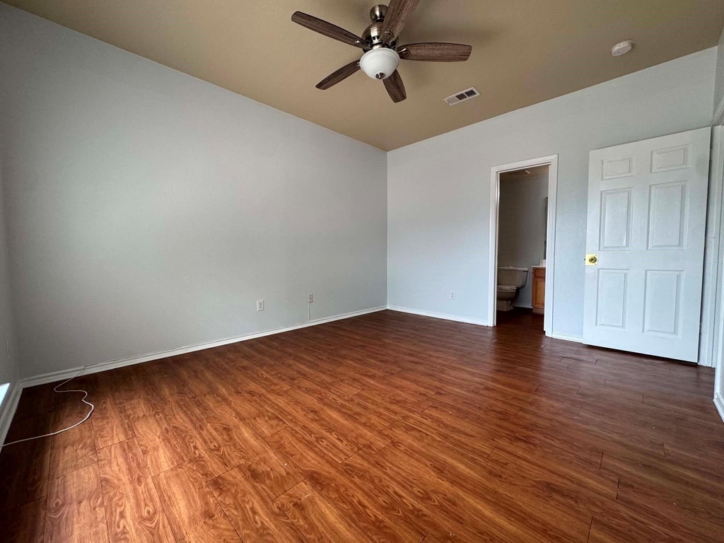 813 Betty Court - Photo 11