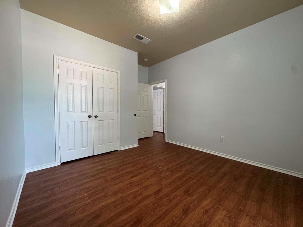 813 Betty Court - Photo 10