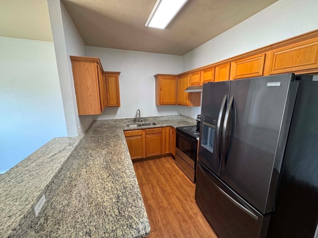 813 Betty Court - Photo 4