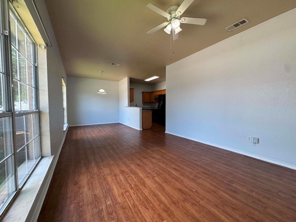 813 Betty Court - Photo 3