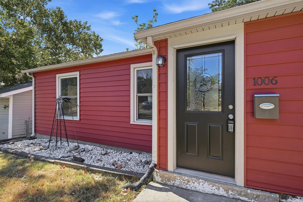 1006 W Texas Street - Photo 3