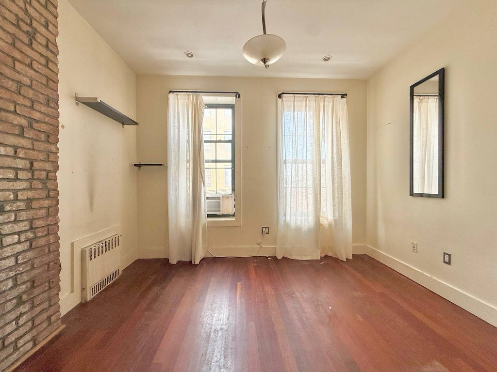 126 Grattan Street - Photo 2