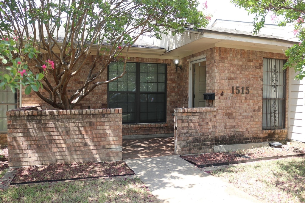 1515 Cherrycrest Street - Photo 2