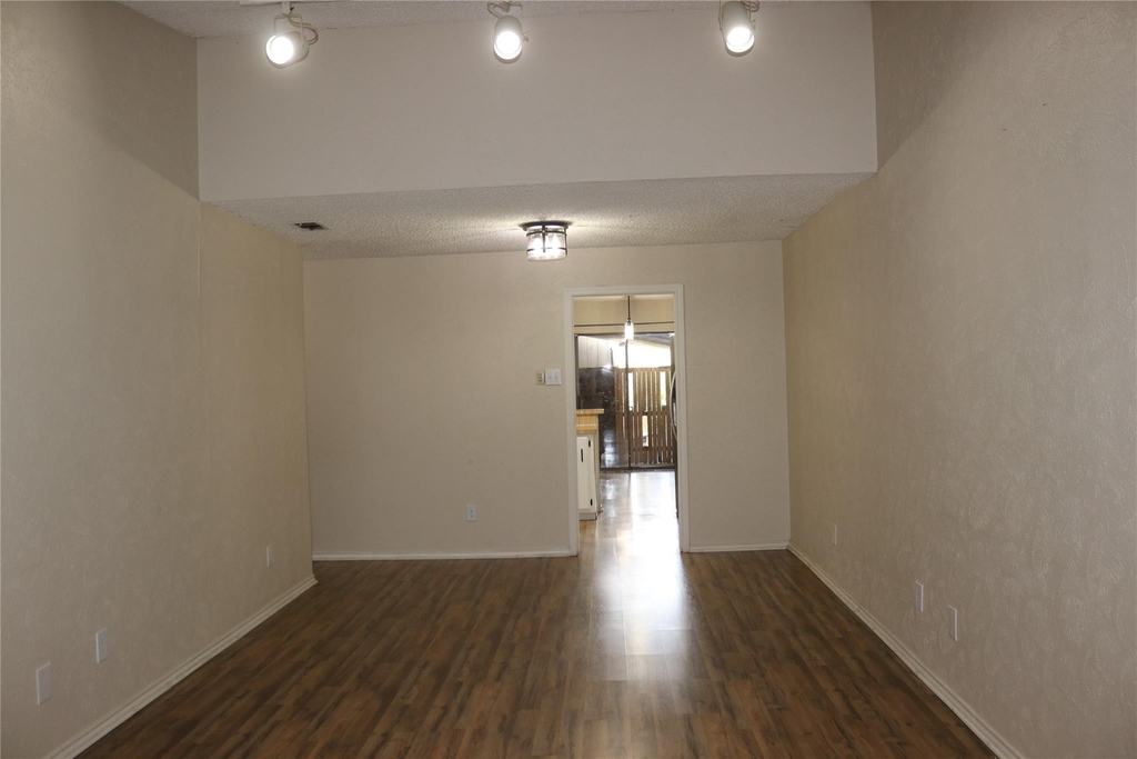 1515 Cherrycrest Street - Photo 6