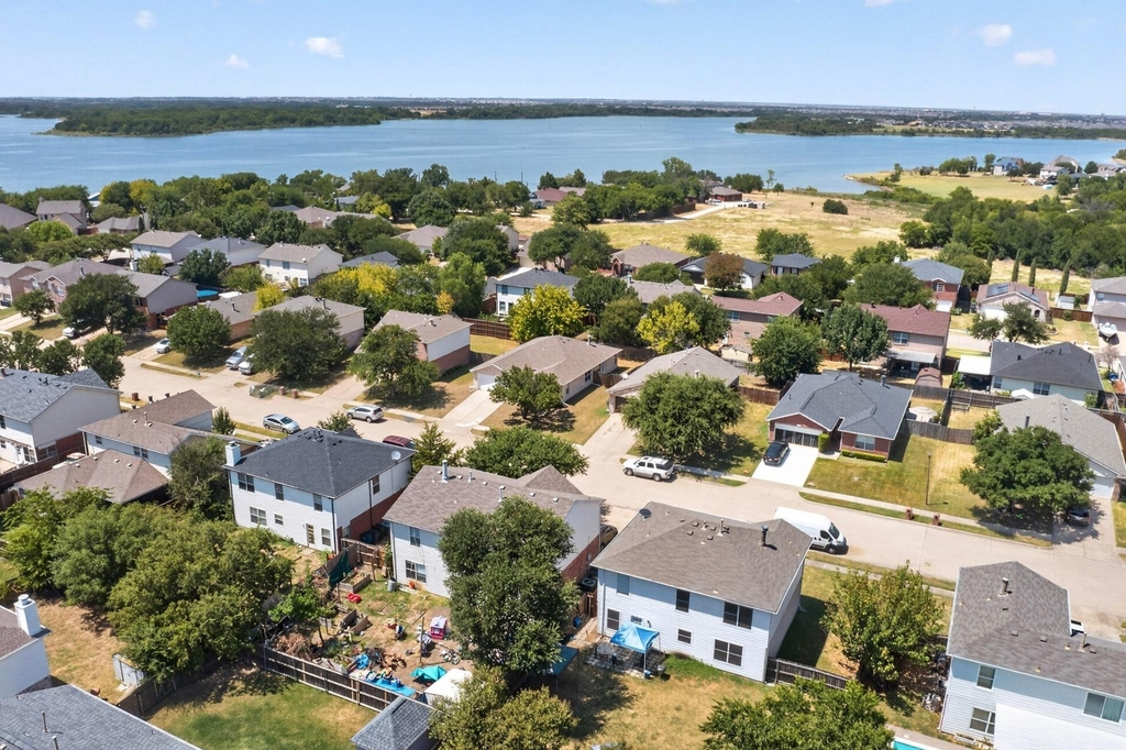 625 Spillway Drive - Photo 4