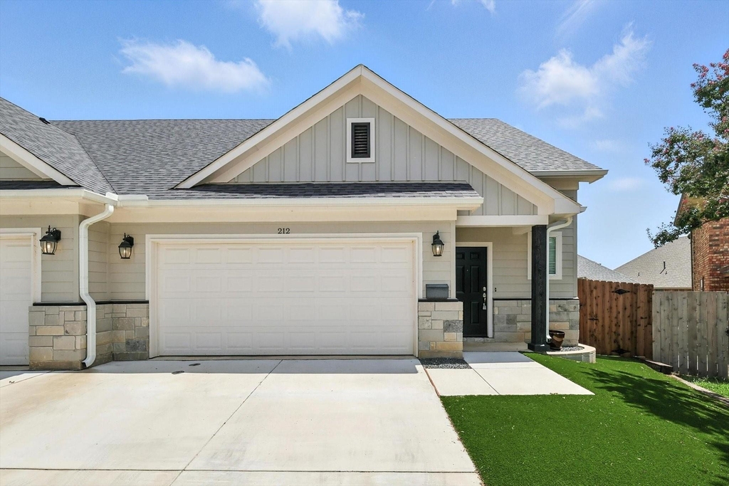 212 Wayside Court - Photo 2