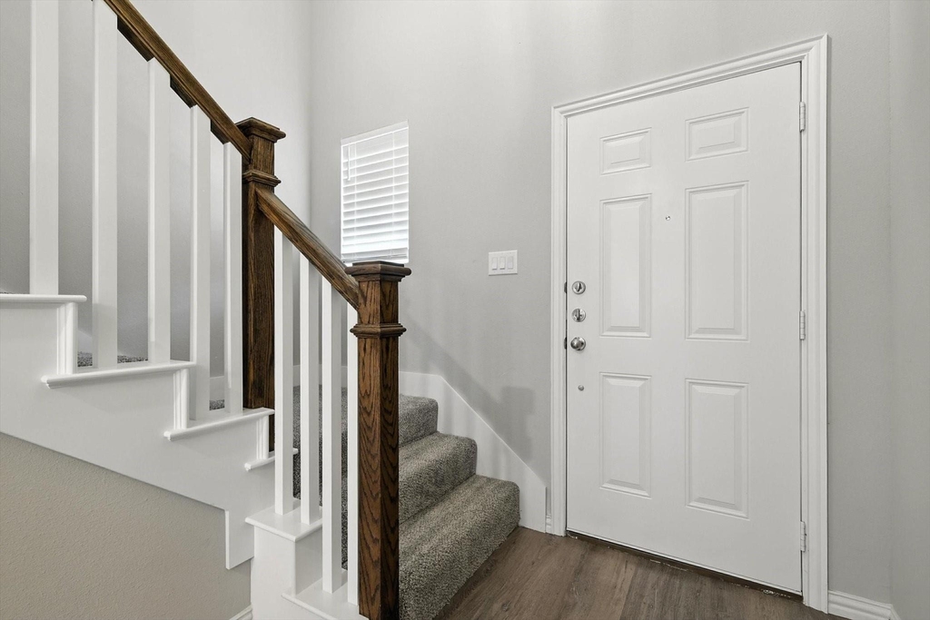 212 Wayside Court - Photo 3