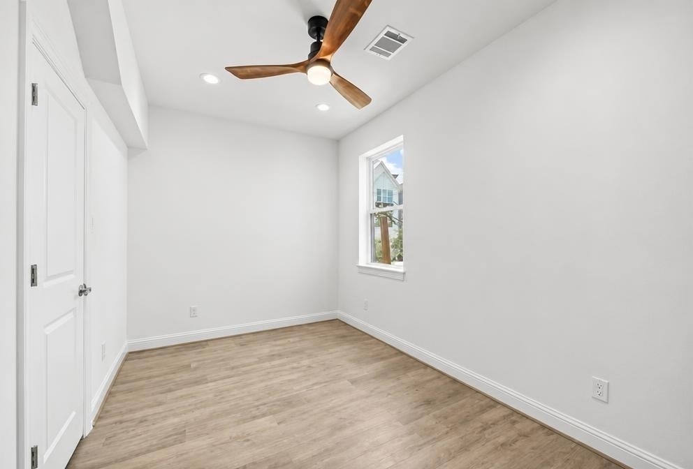 1221 W 16th Street - Photo 24