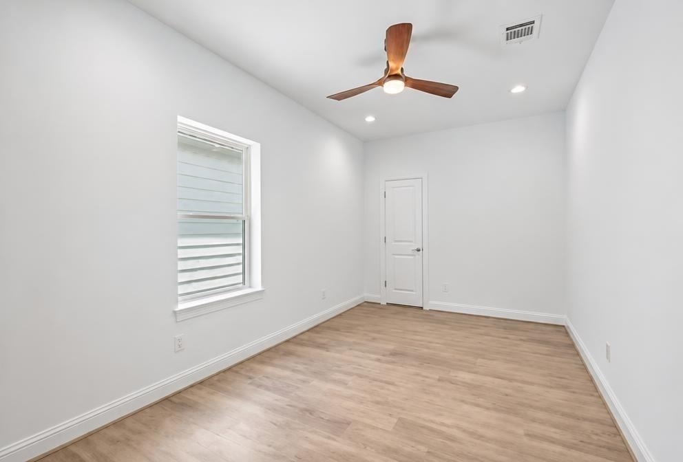 1221 W 16th Street - Photo 25