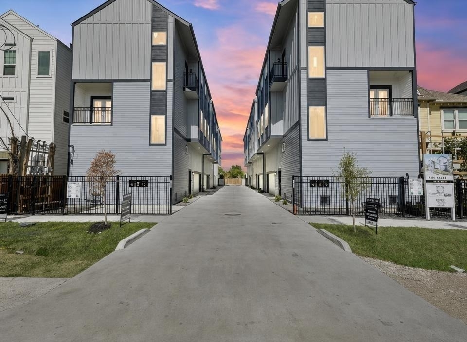 1221 W 16th Street - Photo 1