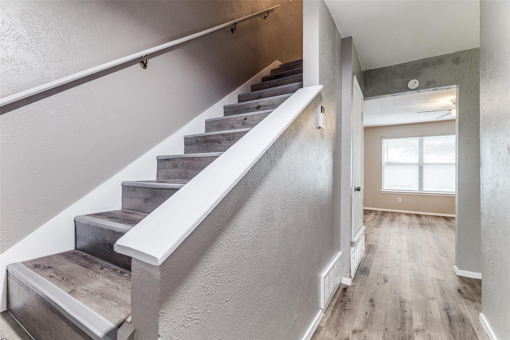 408 Windwood Court - Photo 2