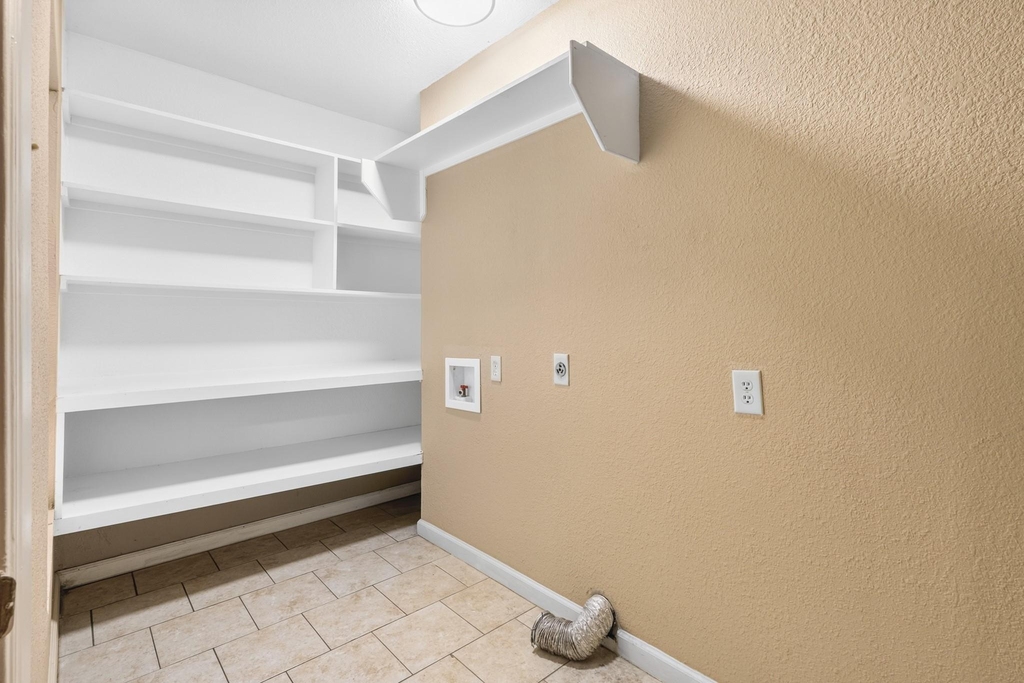 620 Oakwood Lane - Photo 4