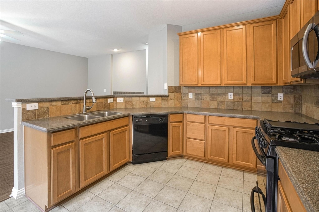 1441 Fox Run Drive - Photo 11