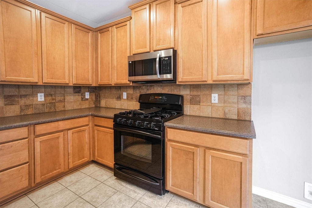 1441 Fox Run Drive - Photo 10