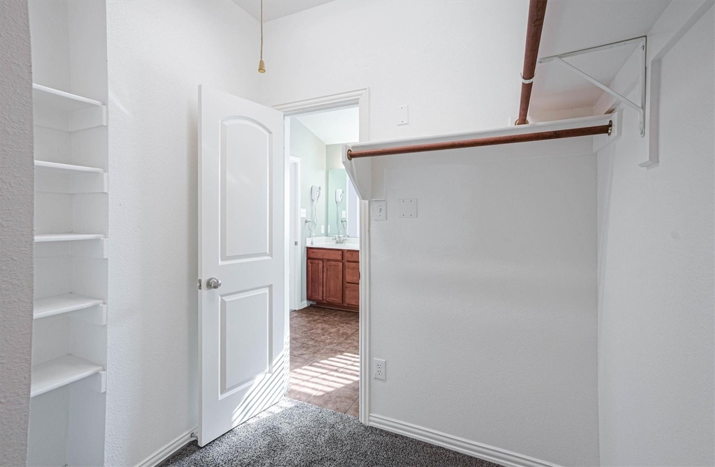 1441 Fox Run Drive - Photo 21