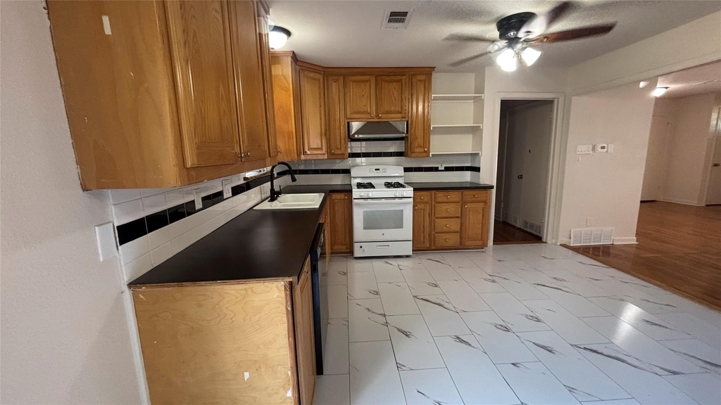 504 N Frederick Street - Photo 4