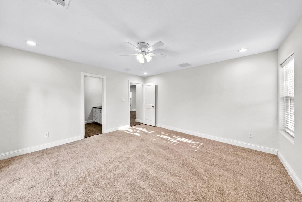 605 Martin Luther King Street - Photo 12