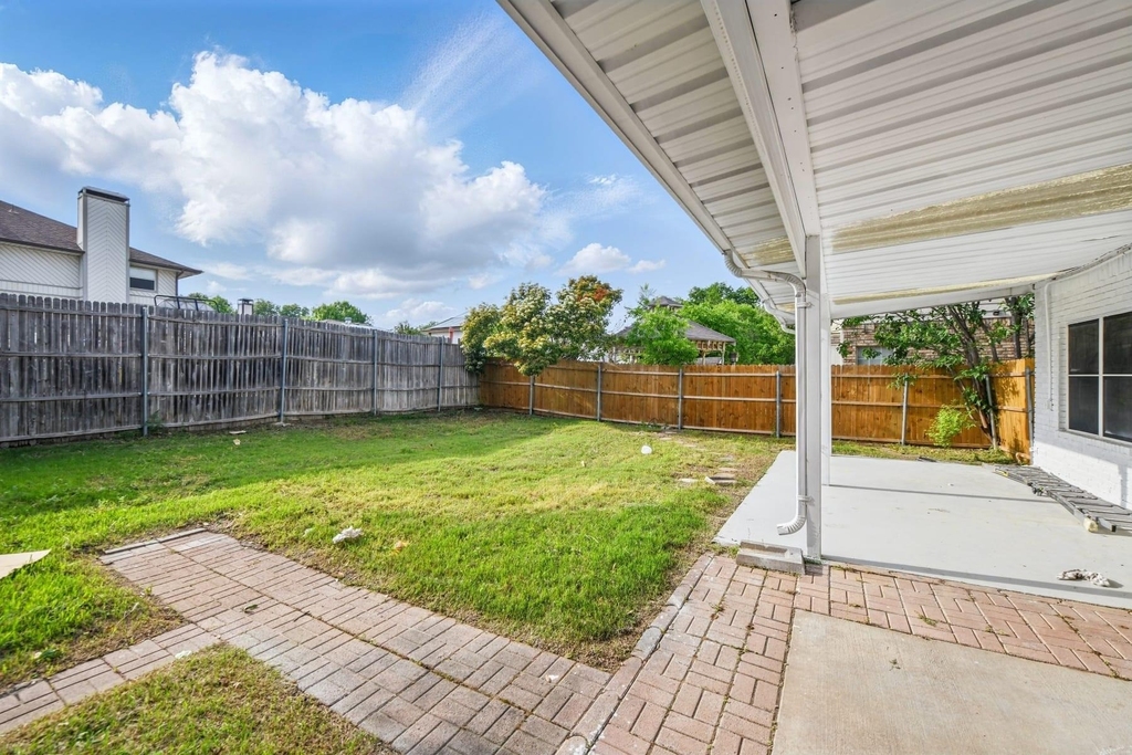 6833 Lyndale Drive - Photo 18