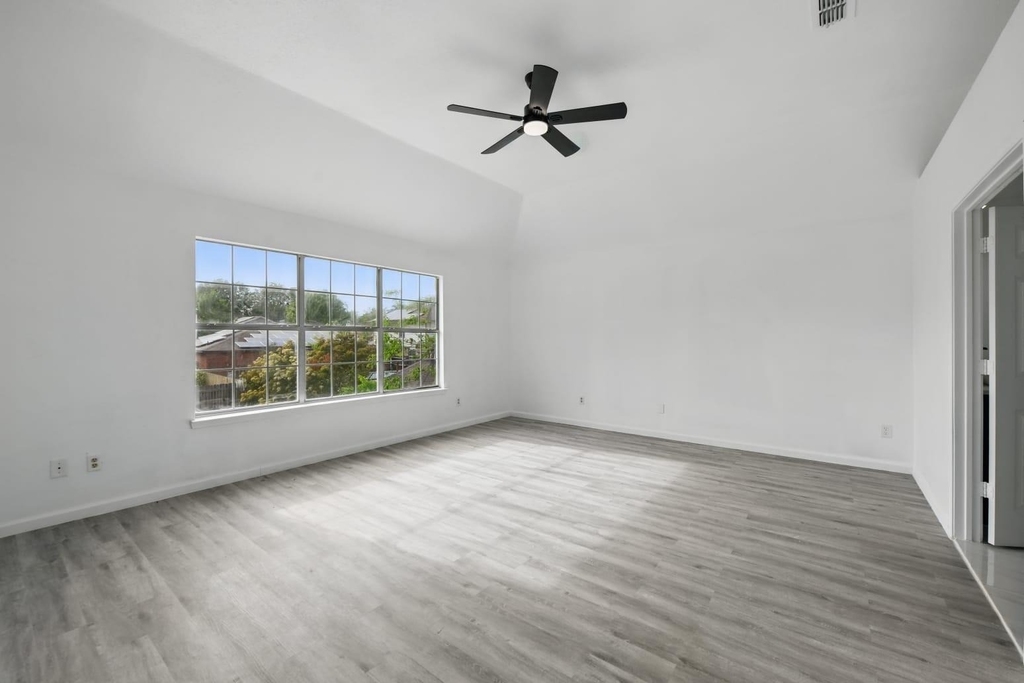 6833 Lyndale Drive - Photo 13