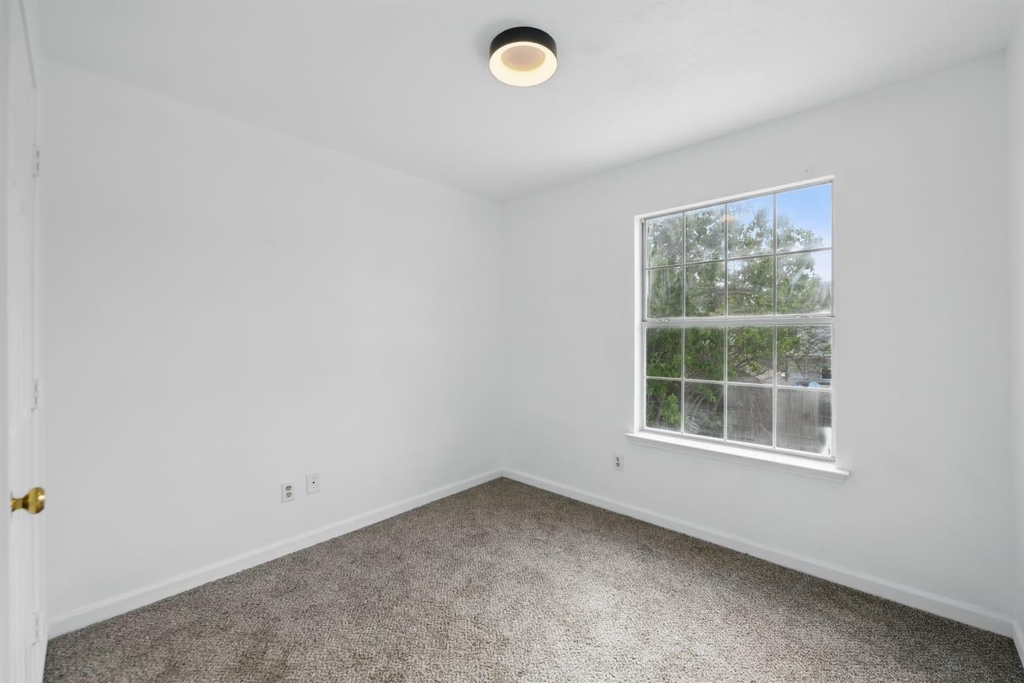 6833 Lyndale Drive - Photo 12