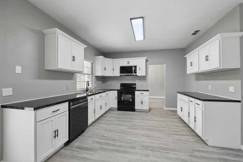 6833 Lyndale Drive - Photo 4