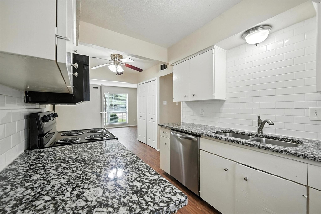 103 W Brown Street - Photo 6