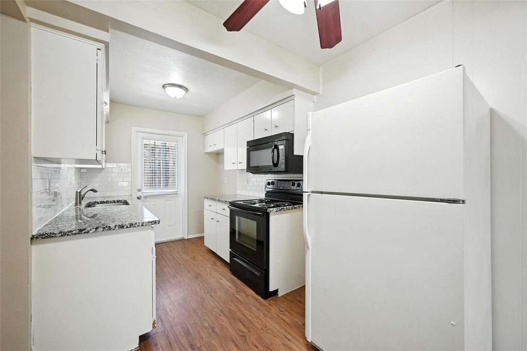103 W Brown Street - Photo 3